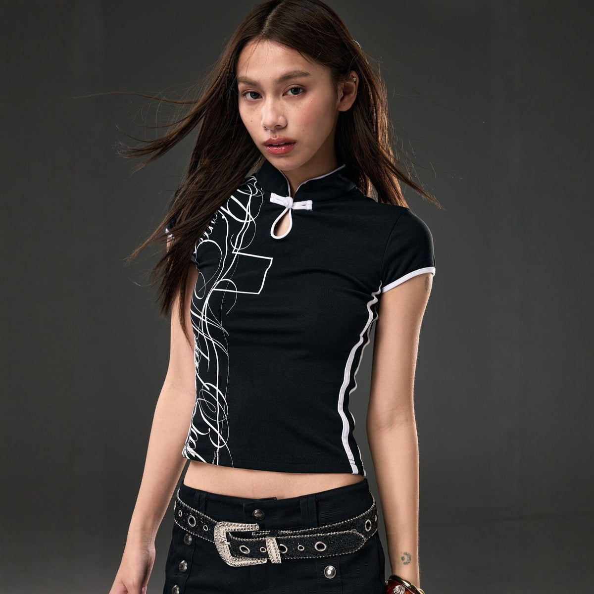 Pokiovo Mandarin Collar Cropped T-Shirt