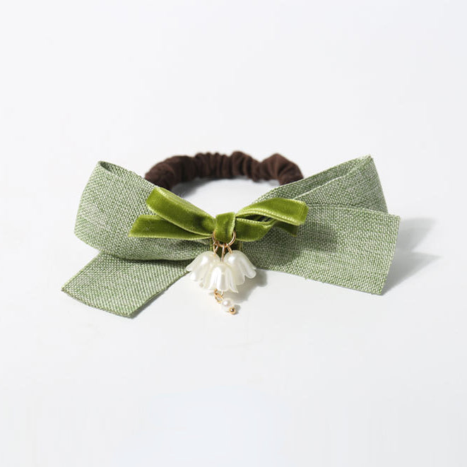 coletero elástico con lazo, cascabeles y flores